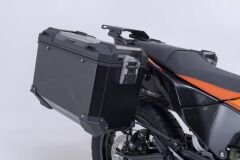 TRAX ADV aluminium case system. KTM 390 Adventure KTM IS ADV (25-26) : KFT.04.417.70100/B